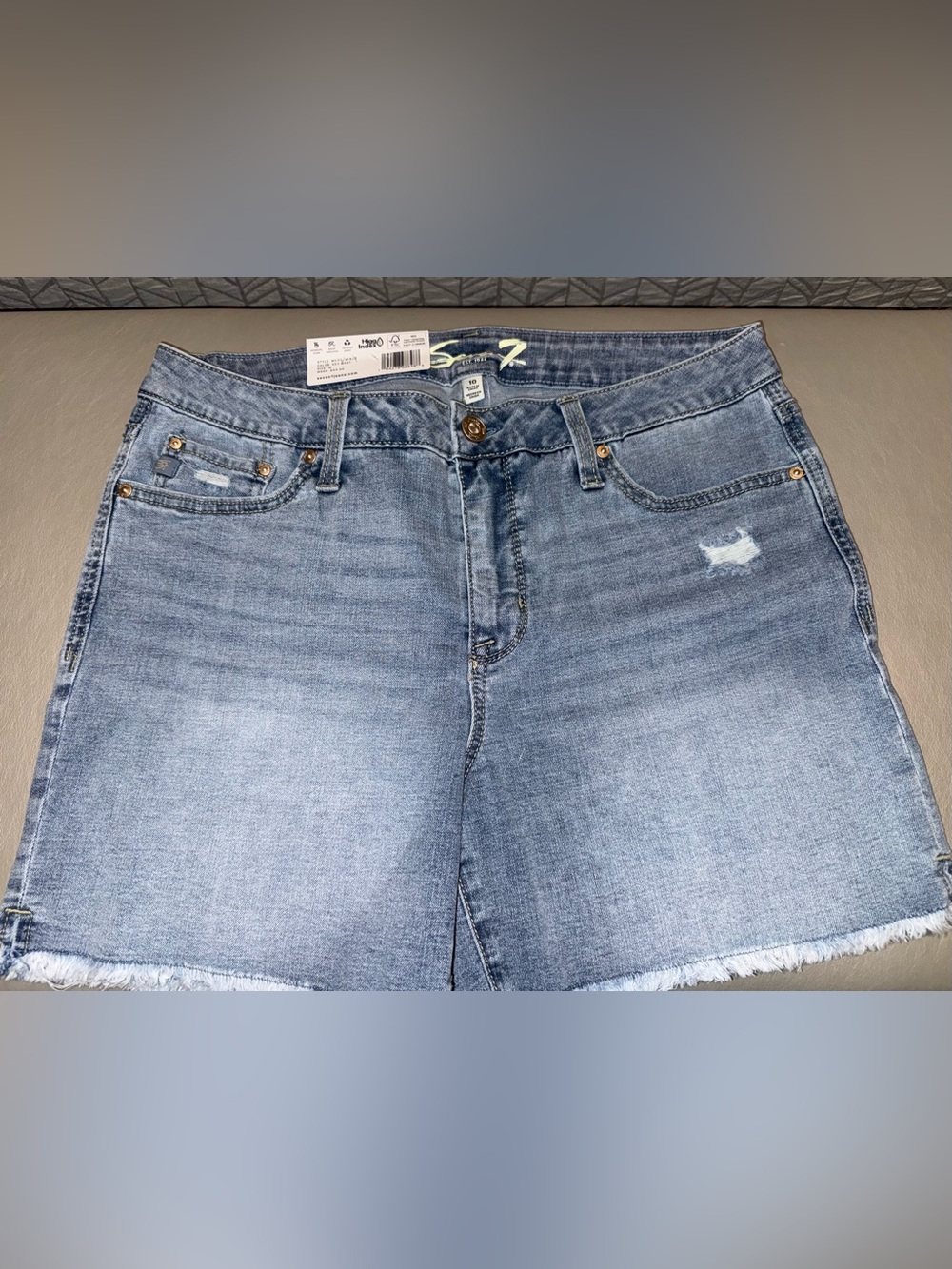 Seven7 Women’s Light Blue Fray Hem Denim Weekend Shorts